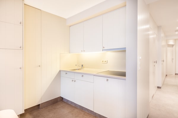 Licht appartement met zeezicht en privégarage in Oostduinkerke - thumbnail 4
