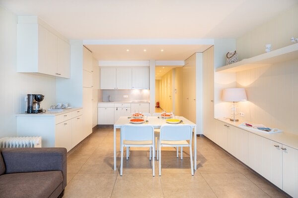 Licht appartement met zeezicht en zwembad op 50m van het strand - thumbnail 3