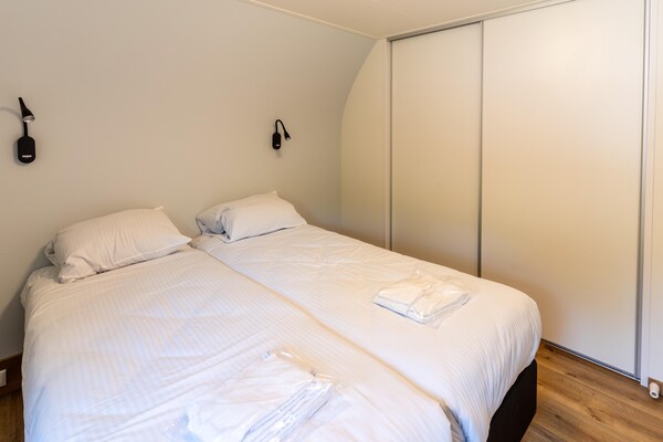 Modern landhuis met sauna op bosrijk vakantiepark in Baars - thumbnail 3