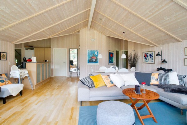 Licht vakantiehuis met sauna en panoramisch uitzicht bij Veddinge Bakker, 500m van zee - thumbnail 3