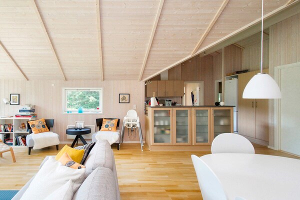 Licht vakantiehuis met sauna en panoramisch uitzicht bij Veddinge Bakker, 500m van zee - thumbnail 6