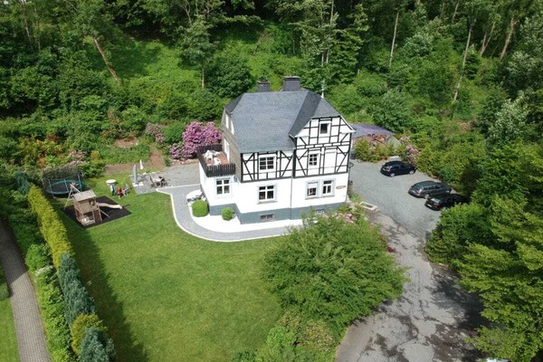 Ruim vakantiehuis voor 14 personen met grote tuin, 300m van centrum Winterberg - thumbnail 2