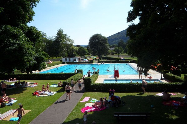 Ruim vakantiehuis voor 14 personen met grote tuin, 300m van centrum Winterberg - thumbnail 4