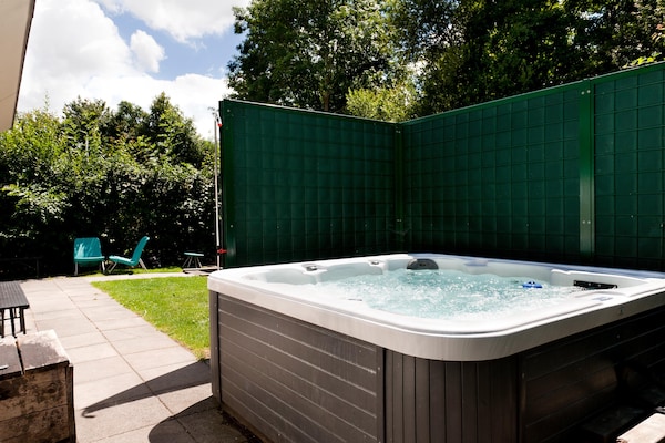 Grand Tolve Wellness: Luxe 12-persoons villa met sauna en buitenspa aan het water - thumbnail 2