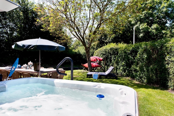 Grand Tolve Wellness: Luxe 12-persoons villa met sauna en buitenspa aan het water - thumbnail 1