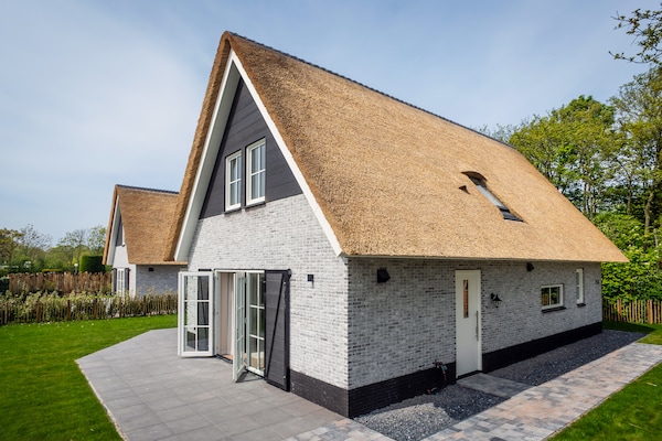 Luxe rietgedekte wellnessvilla voor 8 personen in De Koog, Texel - thumbnail 4