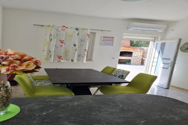 Luxe Appartement Ani met zwembad en jacuzzi op 500m van het strand in Sutivan - thumbnail 6