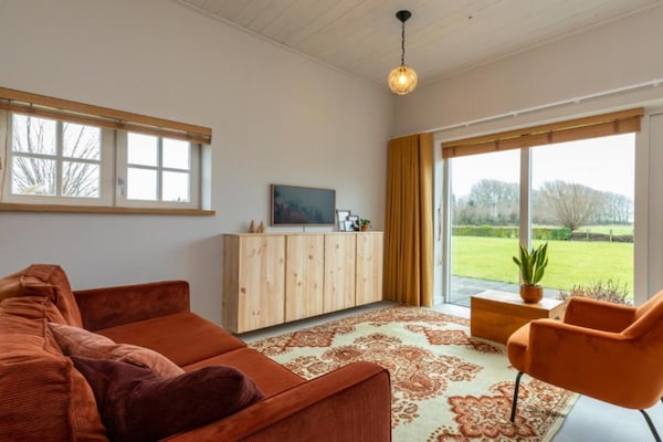 De Kleine Pionier: Modern vakantiehuis met tuin in hartje Grijpskerke - thumbnail 2