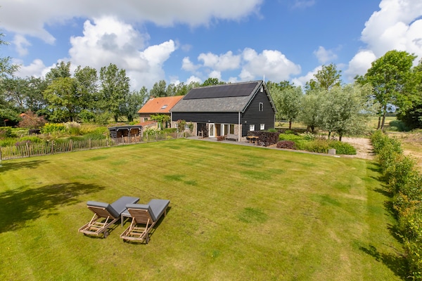 De Kleine Pionier: Modern vakantiehuis met tuin in hartje Grijpskerke - thumbnail 5