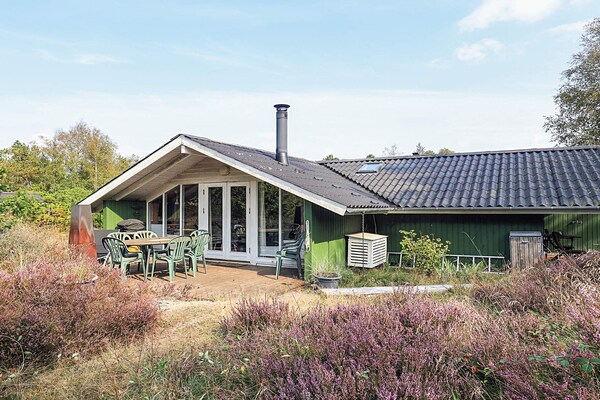 Vrijstaand vakantiehuis voor 6 pers. aan de golfbaan bij Ålbæk, 1,7 km van zee - thumbnail 1