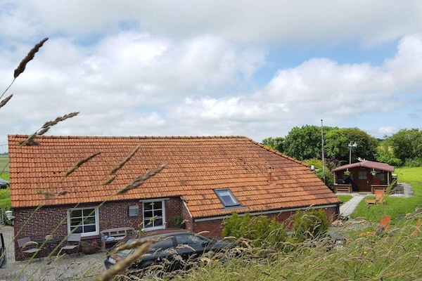 Knus vakantiehuis aan de dijk in Dornumersiel, vlakbij strand - thumbnail 1
