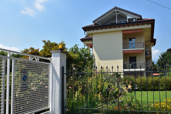 Licht appartement in Pallanza met uitzicht op de Borromeïsche Eilanden - thumbnail 2