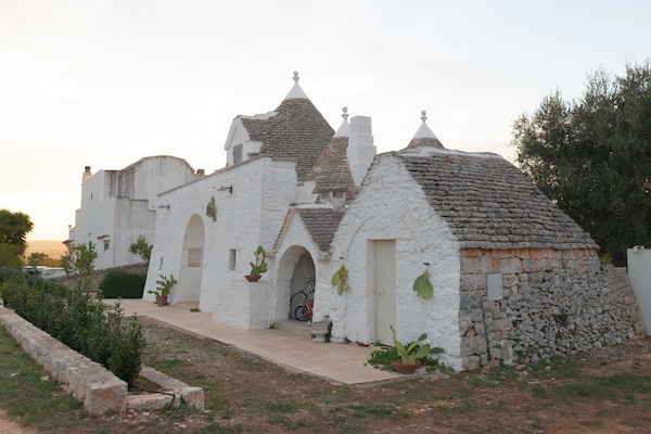 Trulli Fantese 4 Ostuni: Authentieke trullivilla met zwembad in Valle d'Itria - thumbnail 2