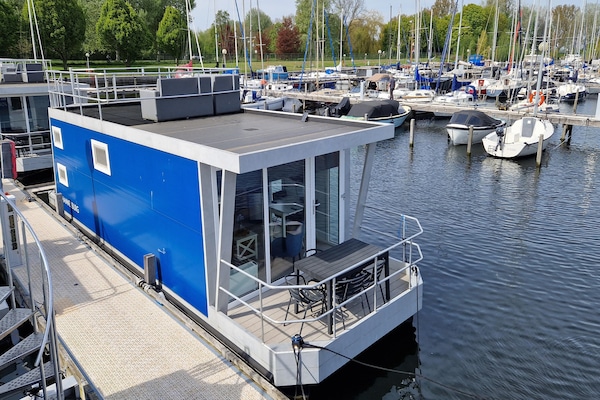 Havenlodges Naarden 1: Charmant verblijf op het water in schilderachtige jachthaven - thumbnail 1