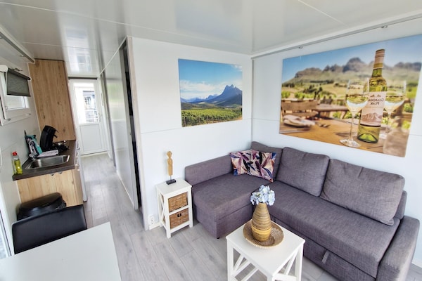 Havenlodges Naarden 1: Charmant verblijf op het water in schilderachtige jachthaven - thumbnail 2