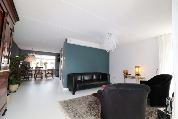 Modern vakantiehuis met sauna en zwembad in watersportdorp Grou - thumbnail 6