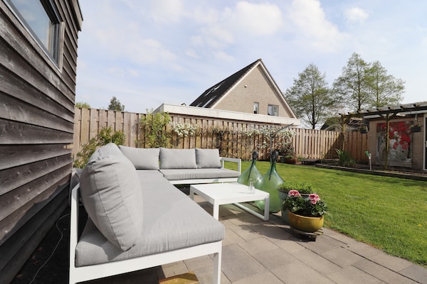 Modern vakantiehuis met sauna en zwembad in watersportdorp Grou - thumbnail 4