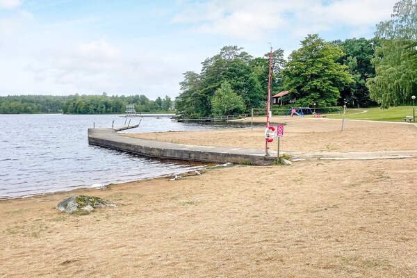 Op 1,0 km van centrum: vakantiehuis aan het meer in Olofström - thumbnail 6