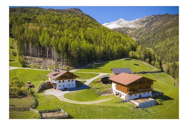 Kindervriendelijk vakantiehuis met speeltuin en uitzicht in Ahrntal - thumbnail 2