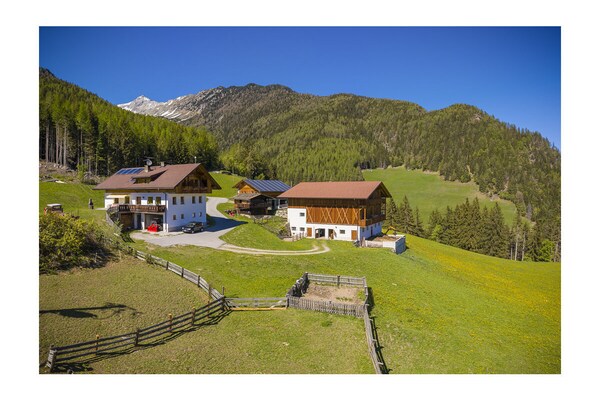 Kindervriendelijk vakantiehuis met speeltuin en uitzicht in Ahrntal - thumbnail 3