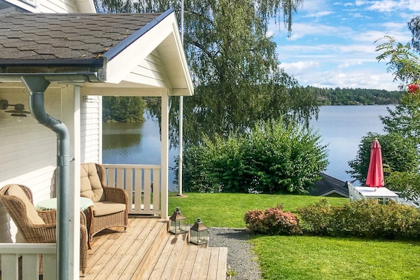 Vrijstaand vakantiehuis met privé-strand aan Svinstadsjön, Östergötland - thumbnail 1