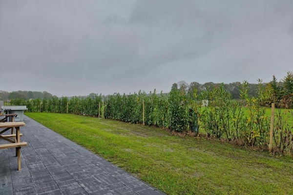 Modern chalet aan parkvijver in Veldhoven, 4 pers., 2 slaapkamers - thumbnail 6