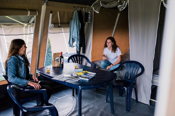Vrijstaande tentlodge aan de Sûre in Ingeldorf voor 5 personen - thumbnail 2