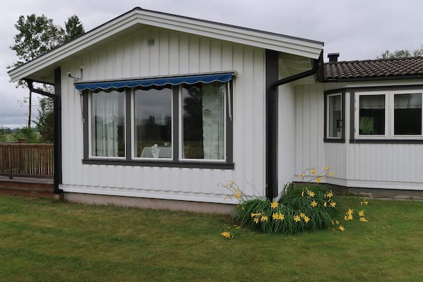 Vrijstaand vakantiehuis aan de golfbaan bij Sunne, Värmland - thumbnail 1