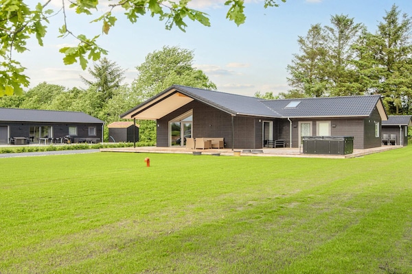 Nieuw vakantiehuis in Ansager met whirlpool, gameroom en gratis zwembadtoegang voor 14 personen - thumbnail 1
