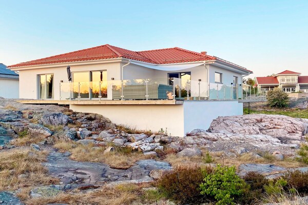 Aan zee: Modern vakantiehuis voor 10 personen in Västervik - thumbnail 1