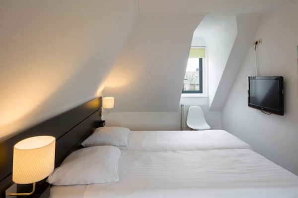 Luxe strandvilla met sauna op 500m van zee in Julianadorp - thumbnail 4