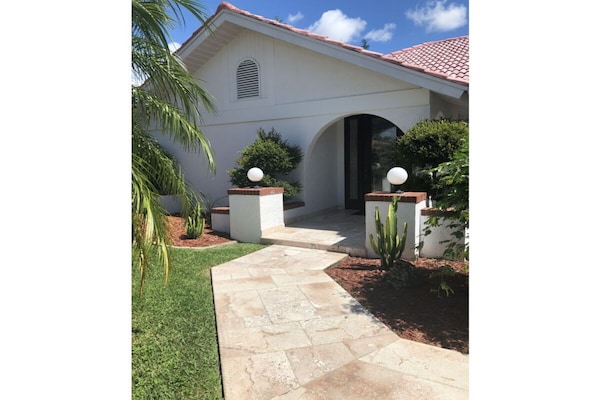 Villa Eindeloze Liefde: Zonovergoten thuis in Cape Coral - thumbnail 3