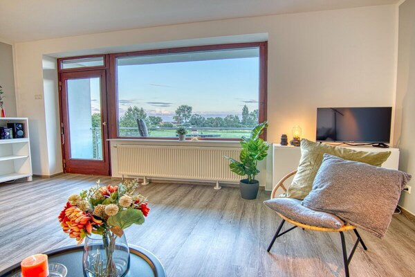 Modern appartement met zeezicht en balkon op het zuiden nabij strand - thumbnail 3