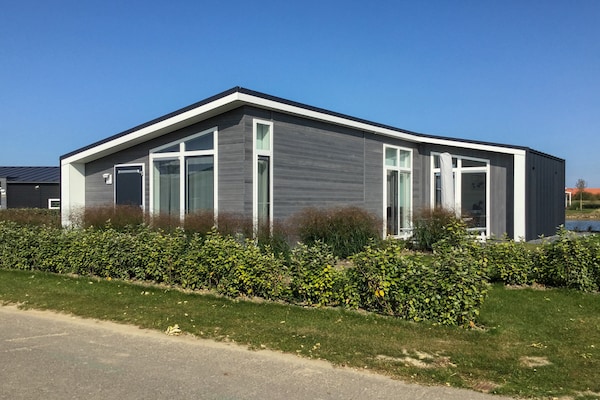 Luxe vakantiehuis aan het water met sauna in Wemeldinge, Zeeland - thumbnail 1