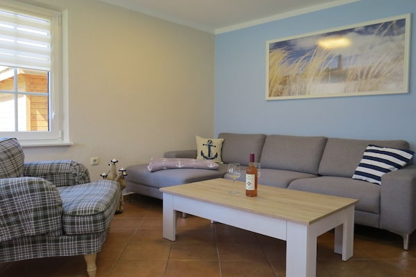 Knus vakantiehuis op ruim perceel in Ostseebad Prerow, 1 km van centrum - thumbnail 2