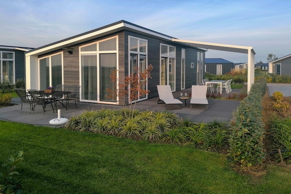 Moderne vrijstaande woning met landelijk uitzicht in Wemeldinge - thumbnail 1