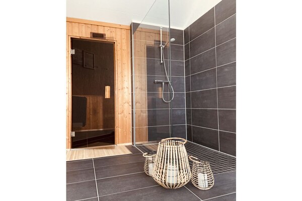 Luxe vakantiehuis aan het water in De Koog met sauna en whirlpool - thumbnail 6