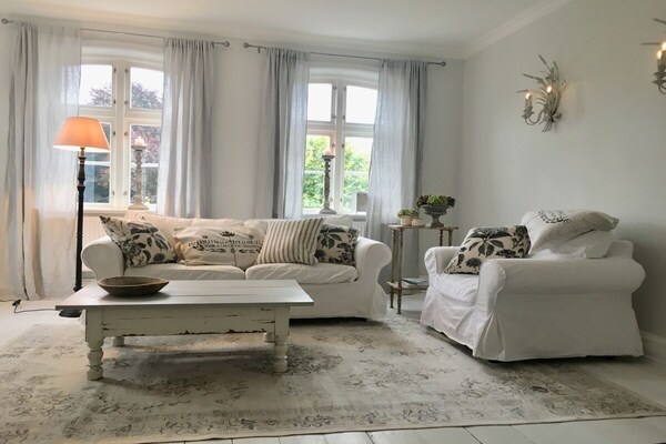 Romantisch appartement in monumentaal herenhuis, 100m van de Schlei in Arnis - thumbnail 3