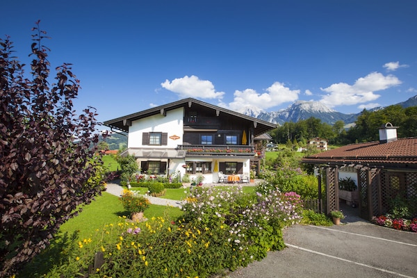 Romantisch vakantiehuis met alpenpanorama in Schönau am Königssee - thumbnail 2