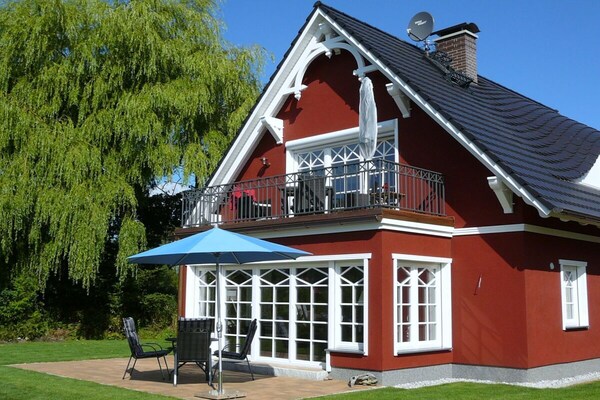 Licht vakantiehuis met grote tuin op 600m van de Oostzee in Zingst - thumbnail 1