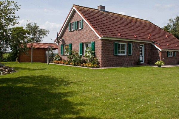 Dromerig Oost-Fries landhuis nabij Neuharlingersiel – 4 slaapkamers - thumbnail 1