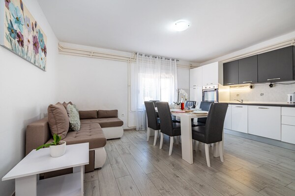 Ruime Vijf-Slaapkamer Villa met Verwarmd Zwembad bij Zadar - thumbnail 3