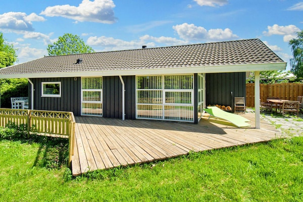 Aan zee: Rustgevend vakantiehuis in Skibby met sauna en whirlpool - thumbnail 2