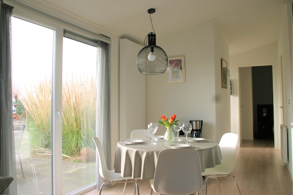 Luxe chalet aan het water op Water Resort Oosterschelde - thumbnail 5
