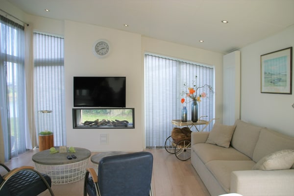 Luxe chalet aan het water op Water Resort Oosterschelde - thumbnail 2