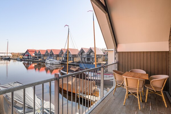 Havenwoning 4: Appartement aan het Friese meer met balkon en uitzicht - thumbnail 2