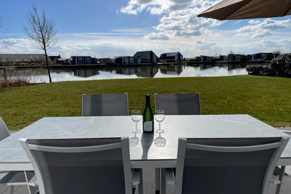 Modern vakantiehuis aan de vijver in Wemeldinge, Zeeland - thumbnail 6