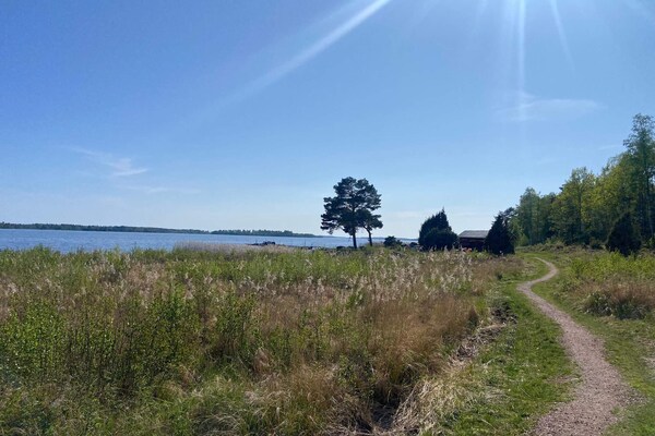 Sfeervol vakantiehuis met sauna en apart gastenverblijf, 400m van het Vänermeer - thumbnail 2