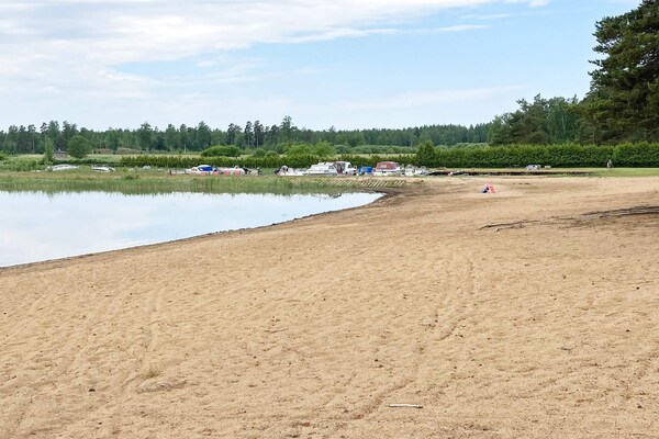 Sfeervol vakantiehuis met sauna en apart gastenverblijf, 400m van het Vänermeer - thumbnail 4