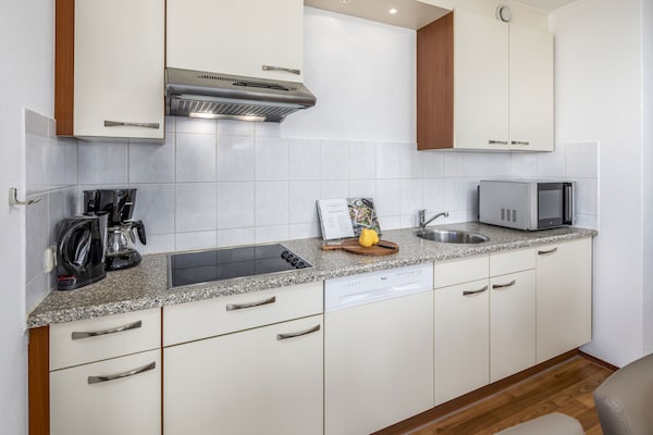 Villa met sauna aan vijver in Aquadelta, Bruinisse – 6 personen - thumbnail 4